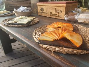 Abanico de queso cortado al pimentón y viejo el bosqueño para buffet y eventos