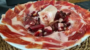 Plato de Jamón Ibérico cortado para buffet y eventos